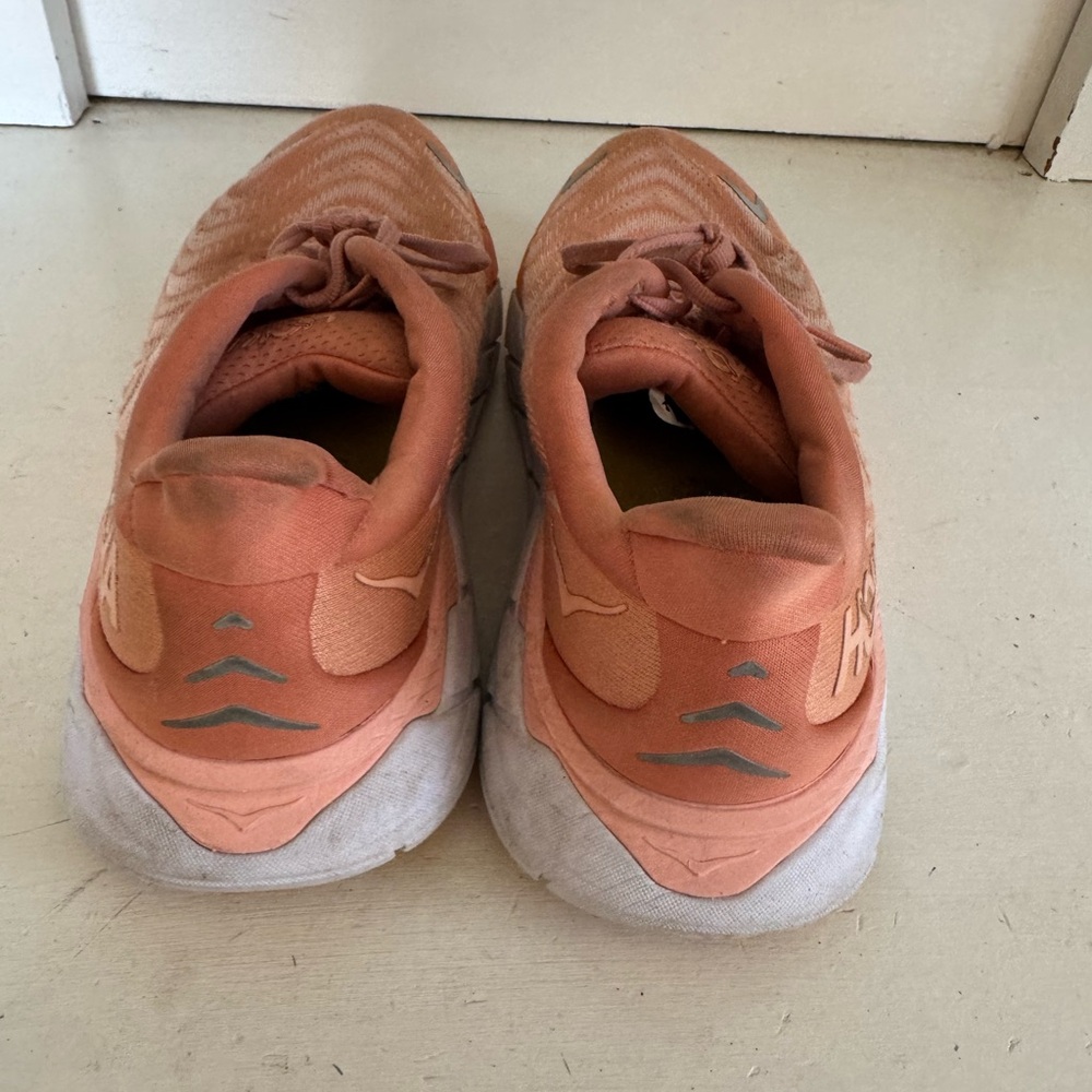 Hoka women’s coral pink Arahi 6 running shoes size 9B - Picture 5 of 12